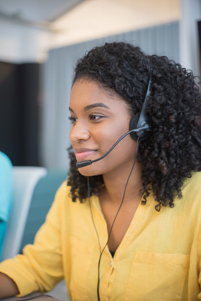 gallery-02 a call center agent wearing headphones 8204385